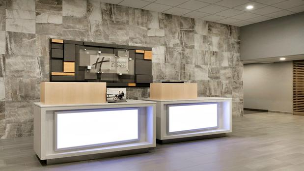 Images Holiday Inn Express Williamsbrg Busch Gardens Area by IHG