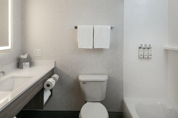 Images Holiday Inn Express Corvallis-on the River by IHG