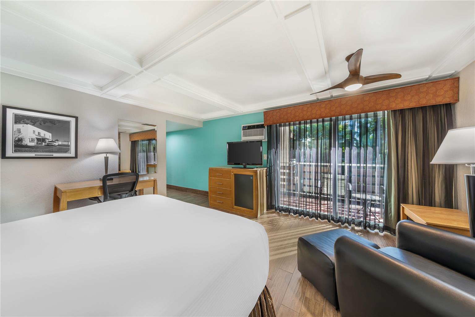 Queen - Lawn View Balcony