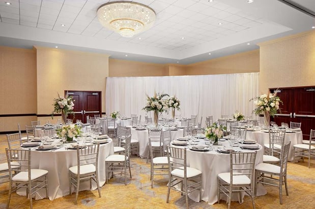 Images Hotel Zessa Orange County Airport, a DoubleTree by Hilton