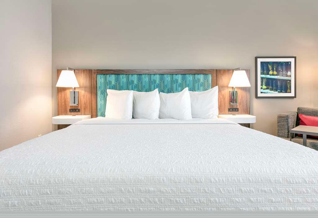Guest room Hampton Inn & Suites-Dallas Allen Allen (214)495-7667