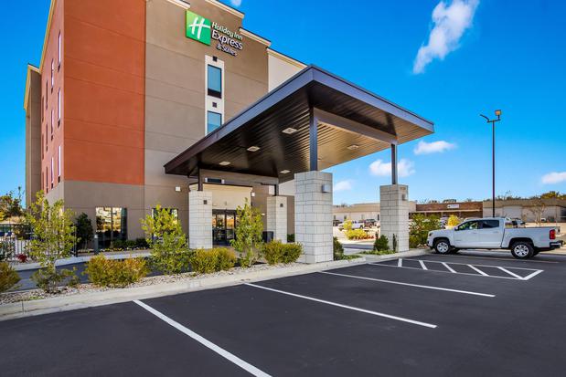 Images Holiday Inn Express & Suites Tulsa East - Catoosa by IHG