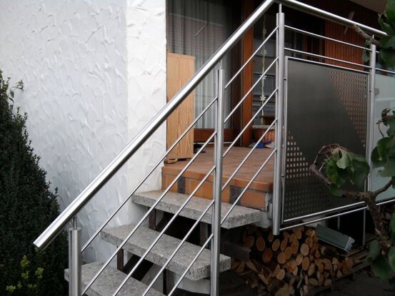 Bilder WERNER-Ausstellung Balkon-Terrasse-Treppe