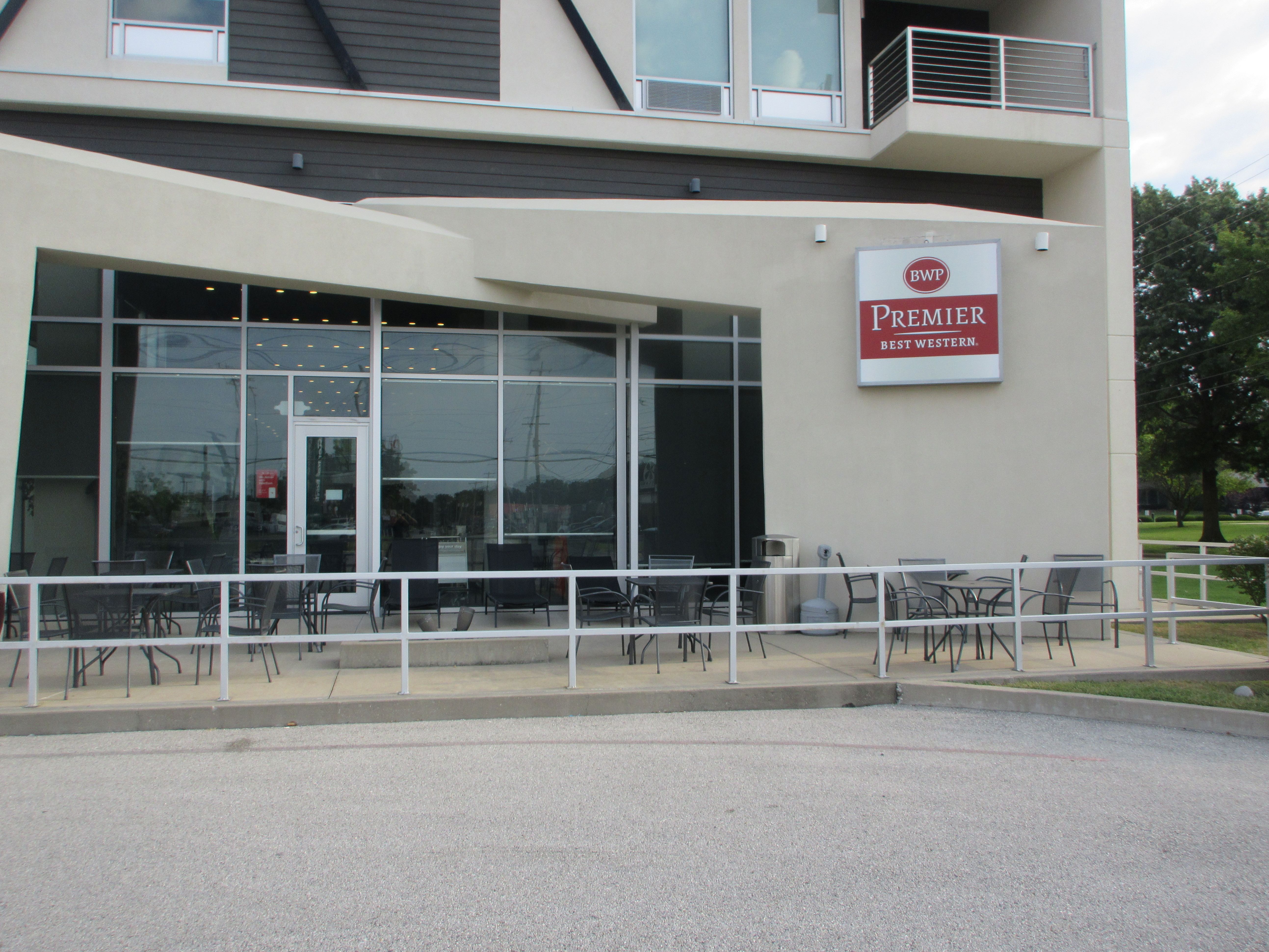 Hotel Exterior 