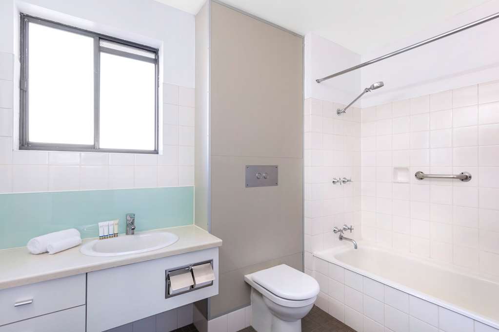 Bathroom with shower over bathtub Best Western Plus Launceston Launceston (03) 6333 9999