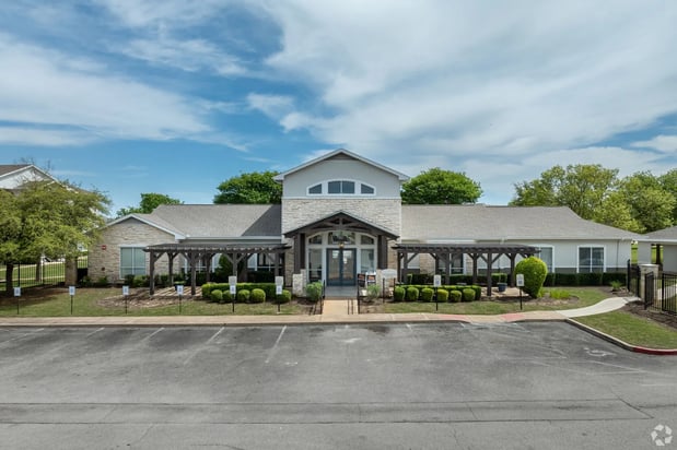 Images Lakeline Apartments