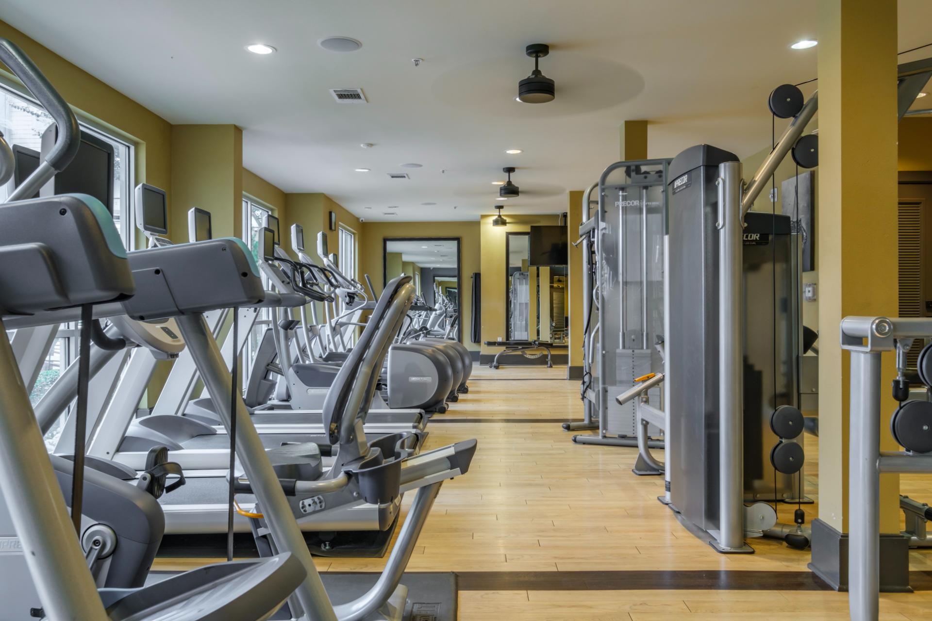 Fitness Center Berkshire Medical District Apartments Dallas (469)772-5614