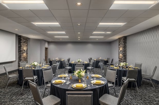 Images Holiday Inn Coralville - Iowa City by IHG