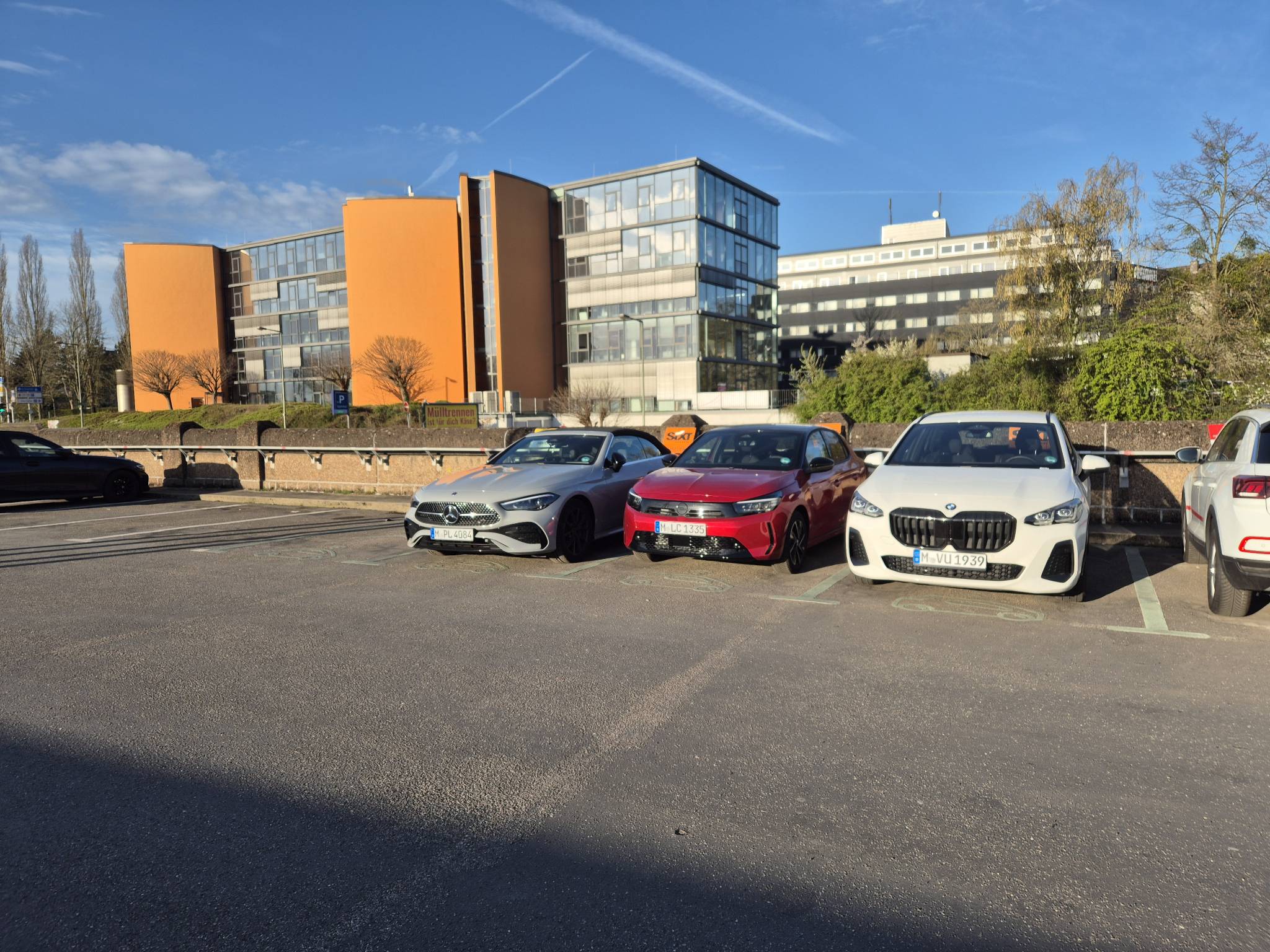 SIXT Autovermietung Kassel-Wilhelmshoehe Bahnhof, Willy-Brandt-Platz 1 in Kassel