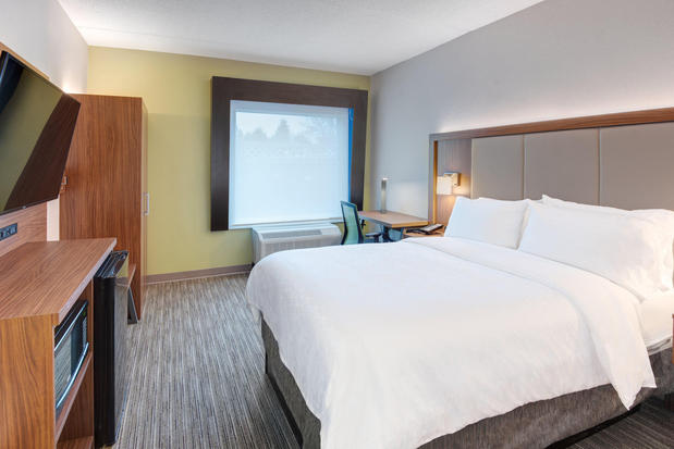 Images Holiday Inn Express & Suites West Long Branch - Eatontown, an IHG Hotel