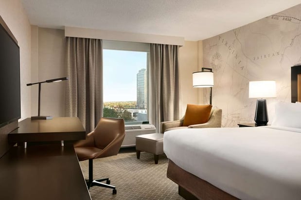 Images DoubleTree by Hilton McLean Tysons