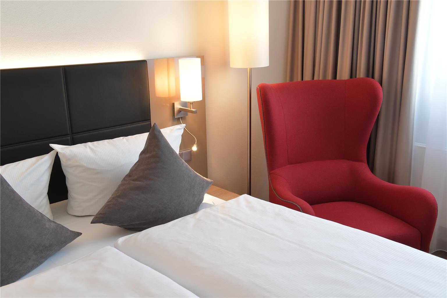 Best Western Queens Hotel Pforzheim-Niefern, Pforzheimer Strasse 52 in Niefern
