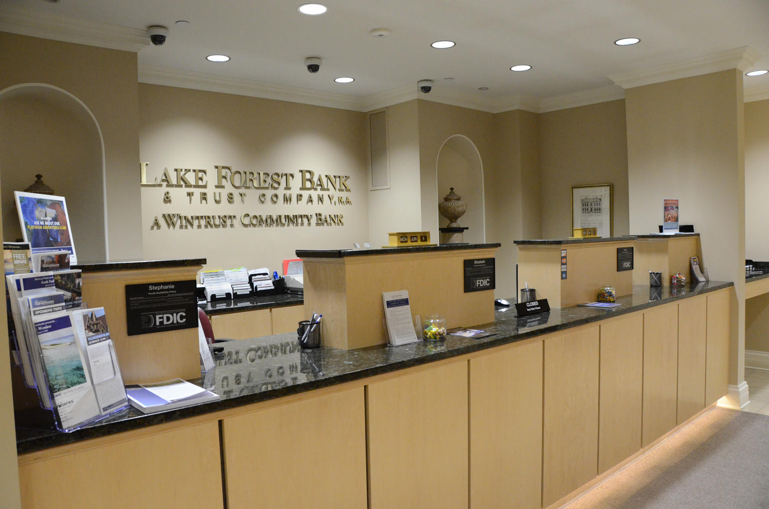 Image 4 | Lake Forest Bank & Trust