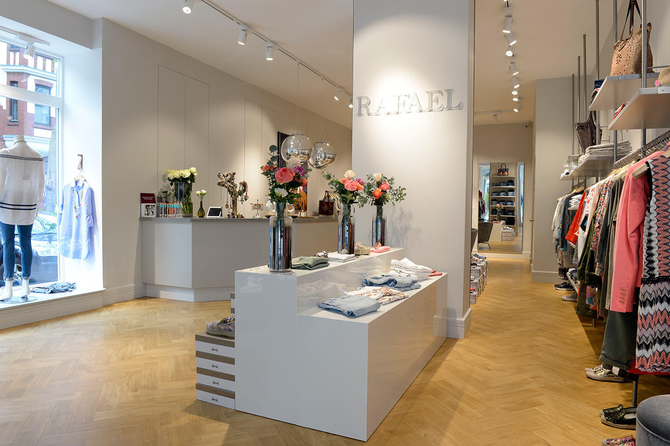 Rafael Damenmode, Sonderburgstraße 1A in Düsseldorf