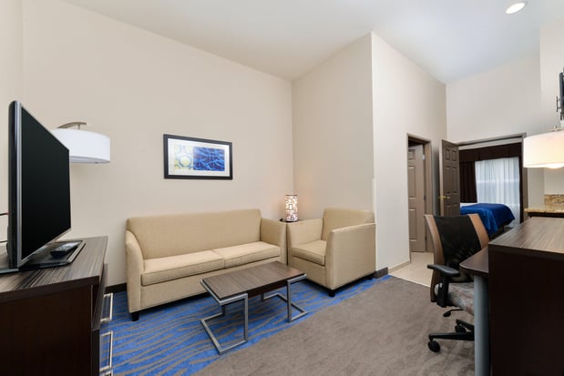 Images Holiday Inn Express & Suites St. Louis West-O'Fallon by IHG
