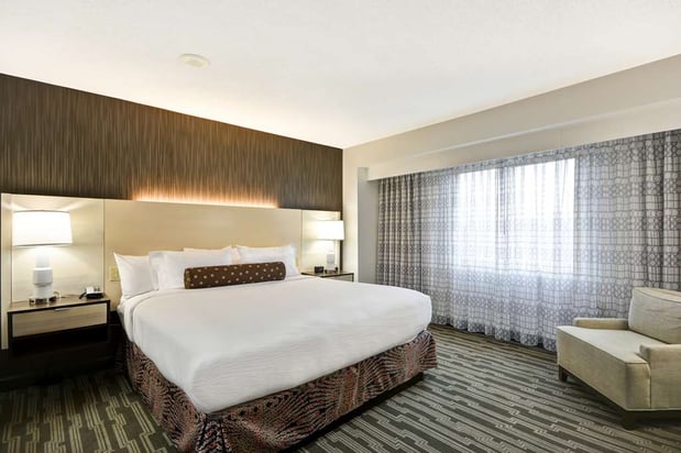 Images Embassy Suites by Hilton Charlotte