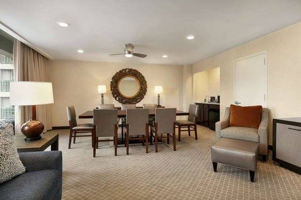 Images DoubleTree by Hilton McLean Tysons