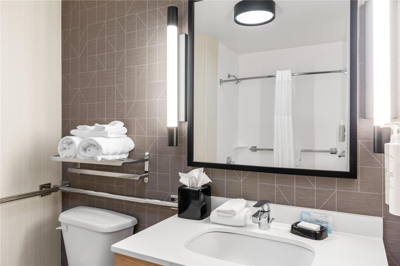 Guest room bath 