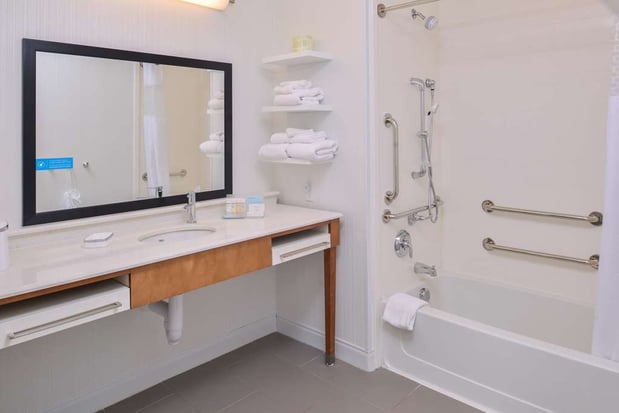 Images Hampton Inn & Suites Altoona-Des Moines