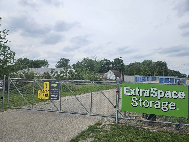 Beauty Image - Storage Express at 711 Indianapolis St, Bloomington, IL 61701