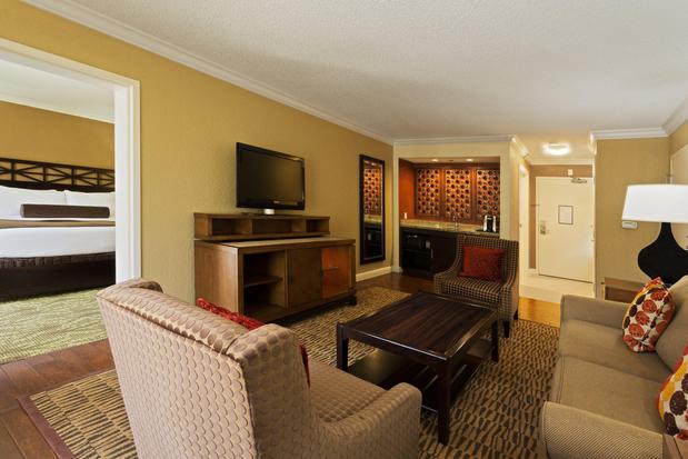 Images Crowne Plaza Jacksonville Airport/I-95N, an IHG Hotel
