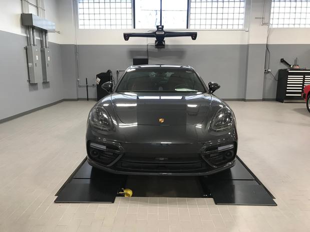 Images Porsche Englewood Service Center