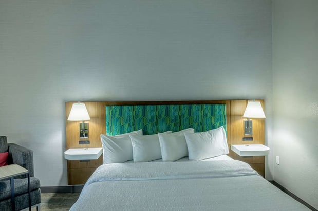 Images Hampton Inn & Suites Cleburne