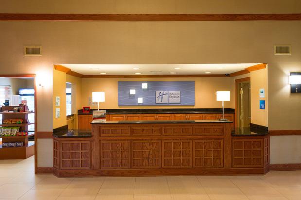 Images Holiday Inn Express & Suites Chicago West-Roselle, an IHG Hotel