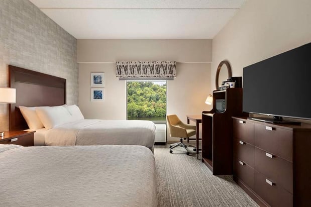 Images Hampton Inn & Suites Pittsburgh/Waterfront-West Homestead