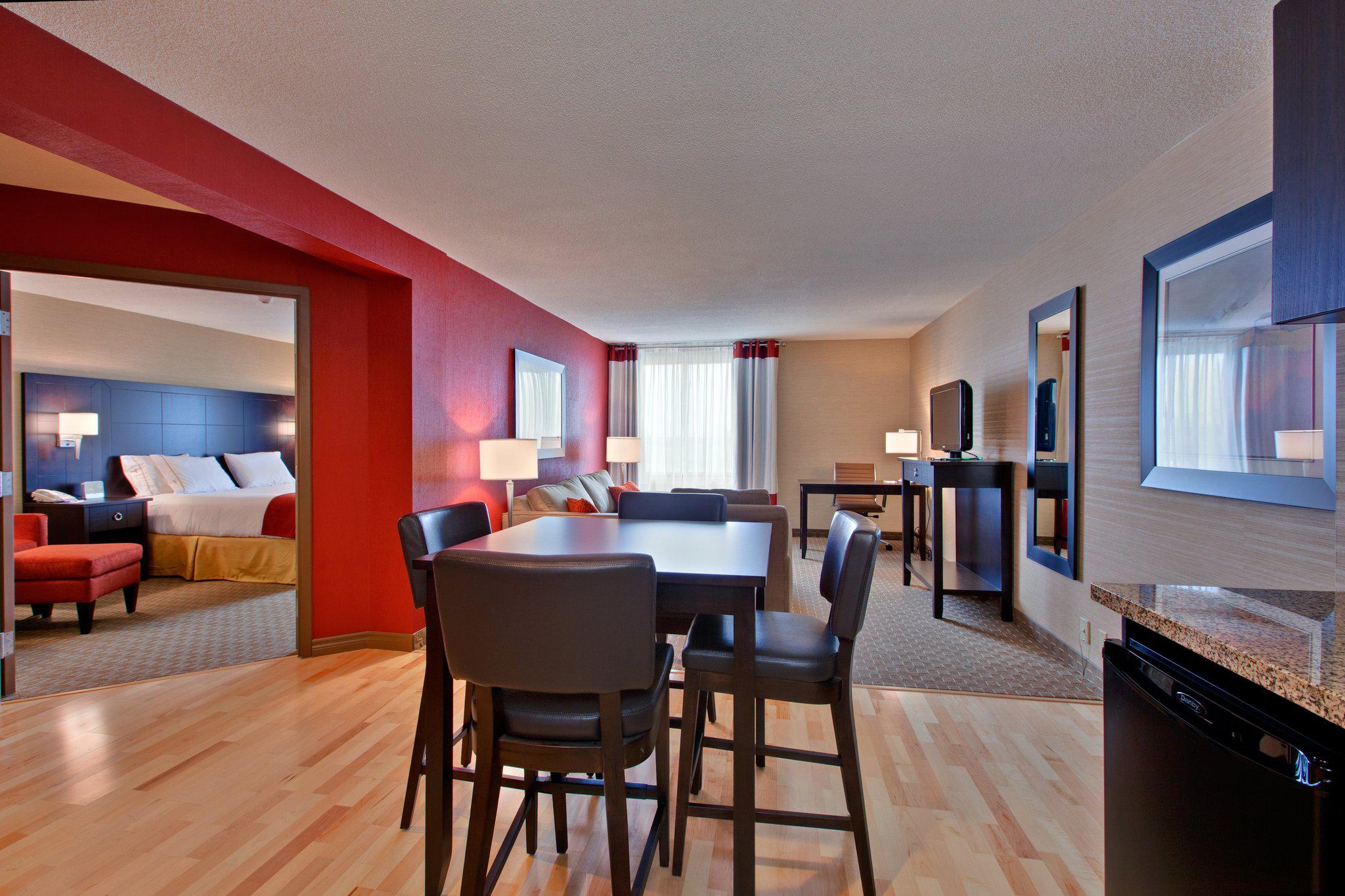 Holiday Inn Express & Suites Chatham South, an IHG Hotel Chatham (519)351-1100