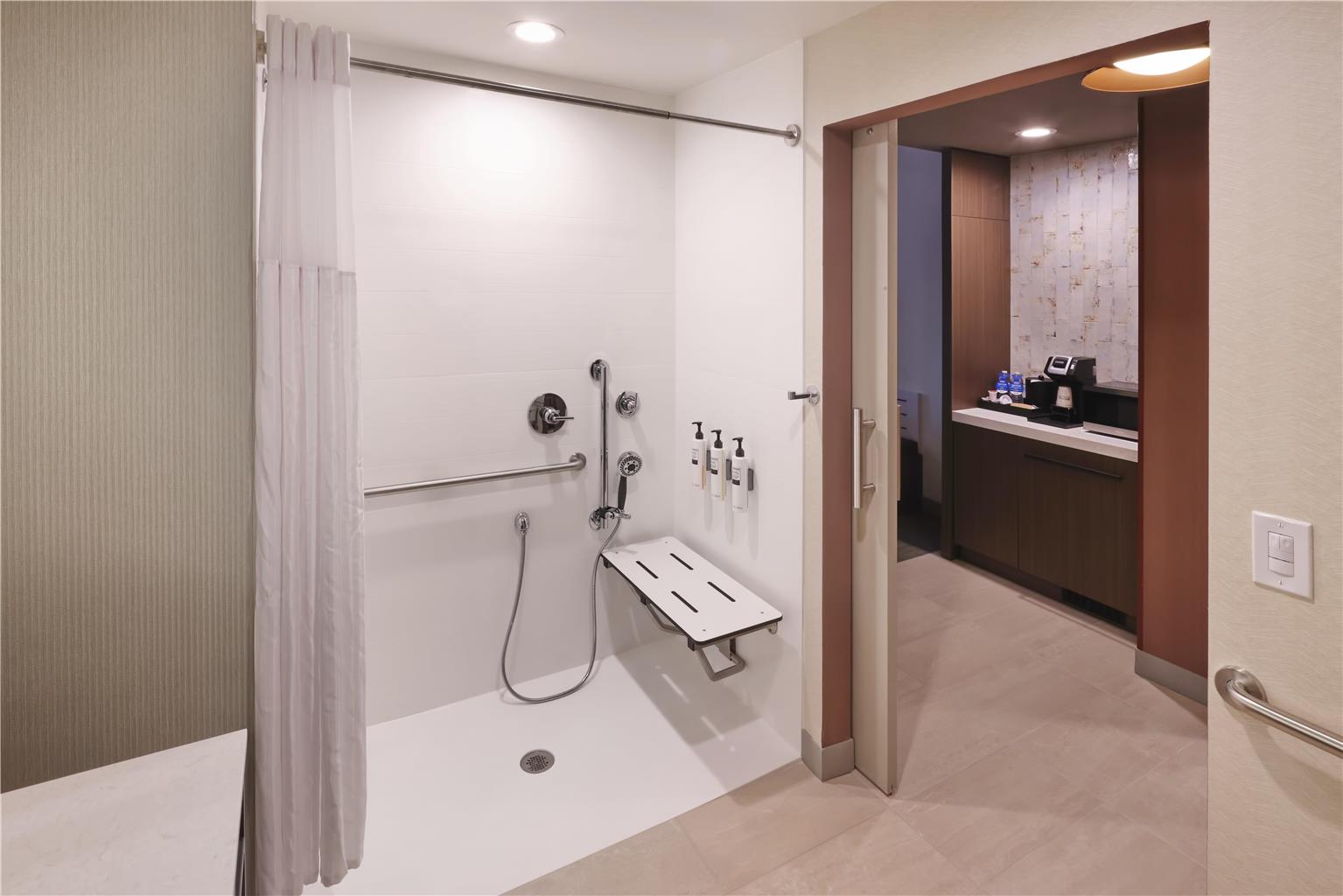 Guest room bath