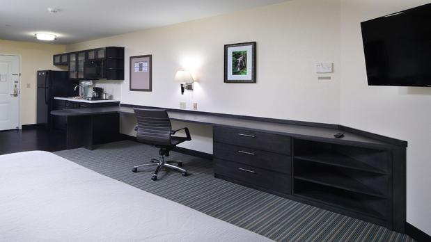 Images Candlewood Suites Newark South - University Area by IHG
