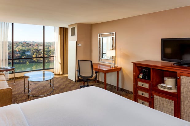 Images Holiday Inn Austin-Town Lake by IHG