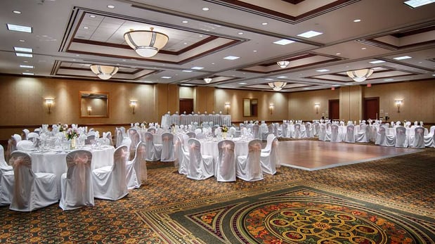 Images Hilton Garden Inn Milwaukee Northwest Conference Center