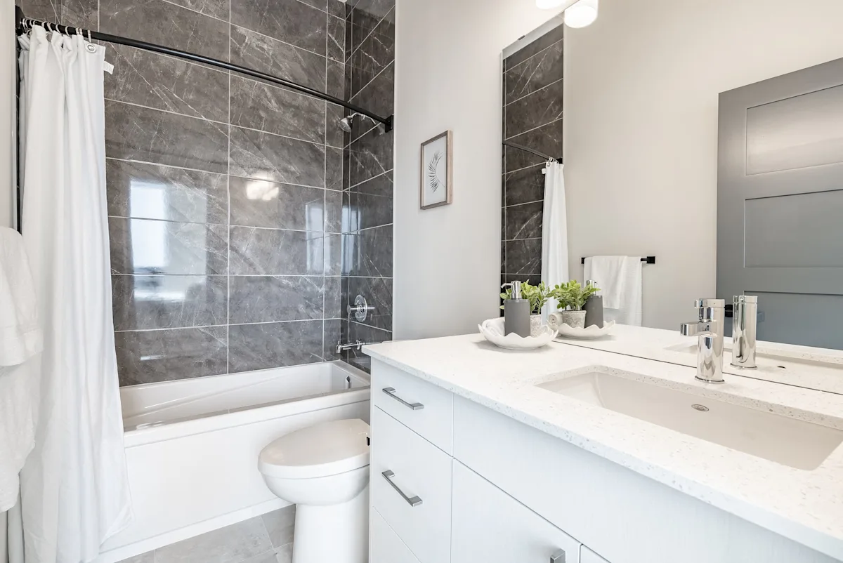 Images 1600 Hyde Park Village Apartments