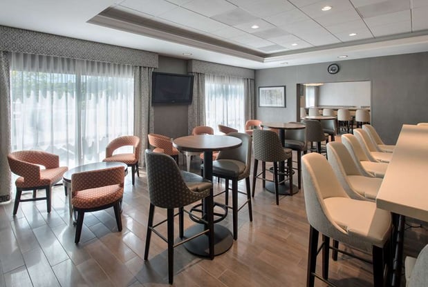 Images Hampton Inn Boston-Logan Airport