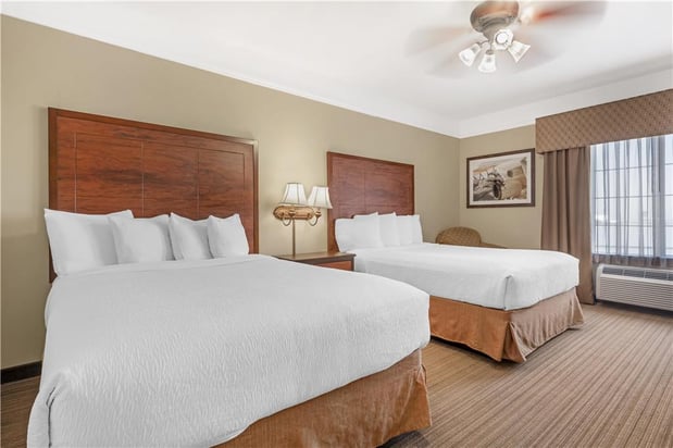 Images Best Western Plus Monica Royale Inn & Suites