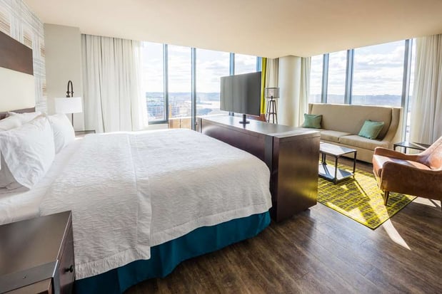 Images Hampton Inn & Suites Washington DC-Navy Yard