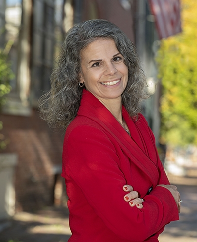 Images Laura Fontana - Associate Manager, Ameriprise Financial Services, LLC