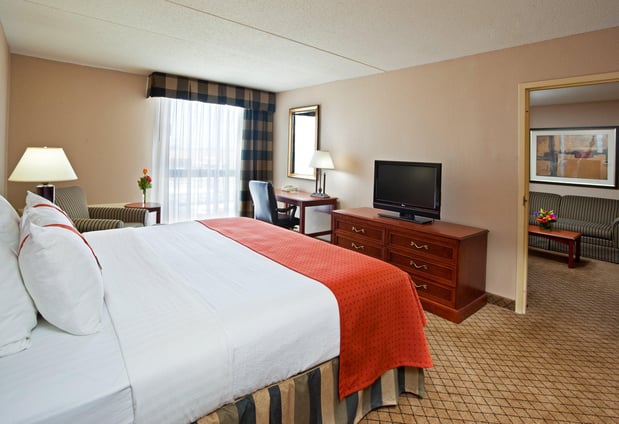 Images Holiday Inn & Suites Cincinnati-Eastgate (I-275E) by IHG