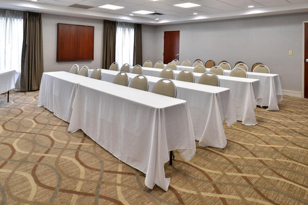 Images Holiday Inn Express & Suites Lafayette by IHG