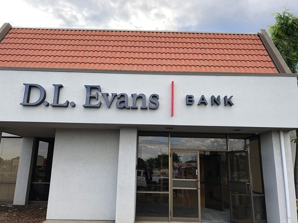 Images D.L. Evans Bank