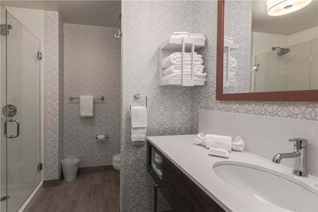 Images Hampton Inn & Suites Wilder