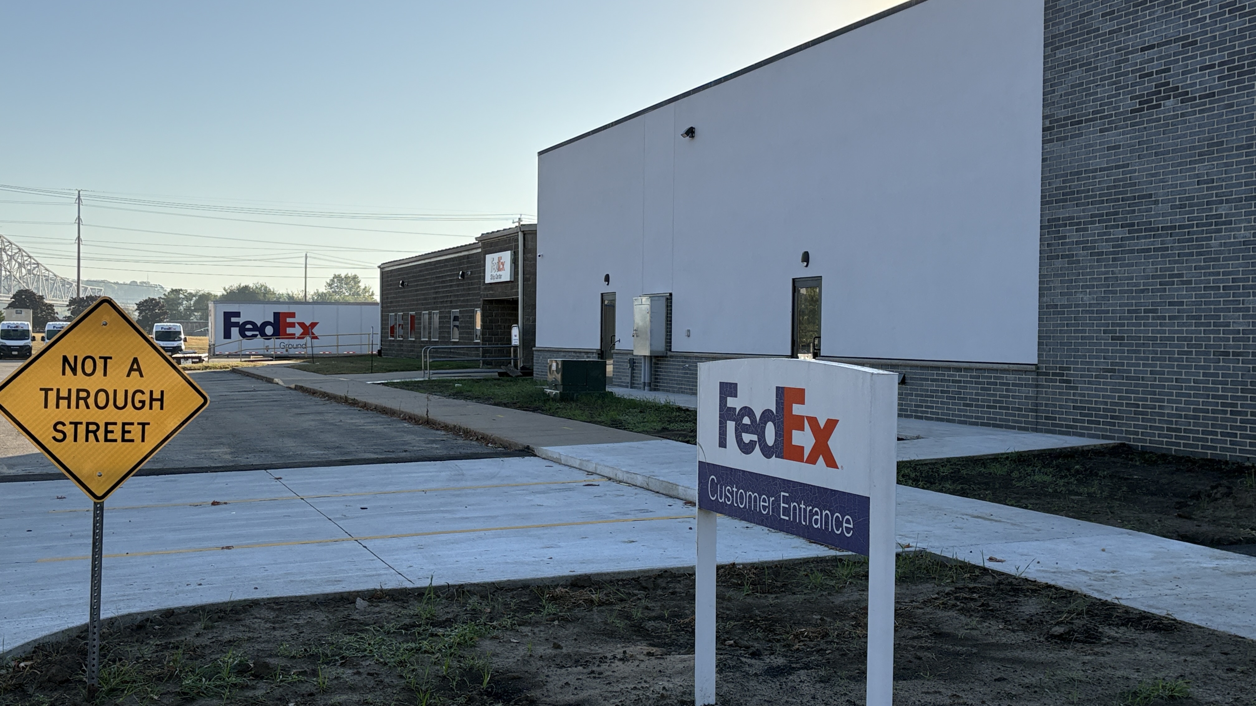 FedEx Office Ship Center Image