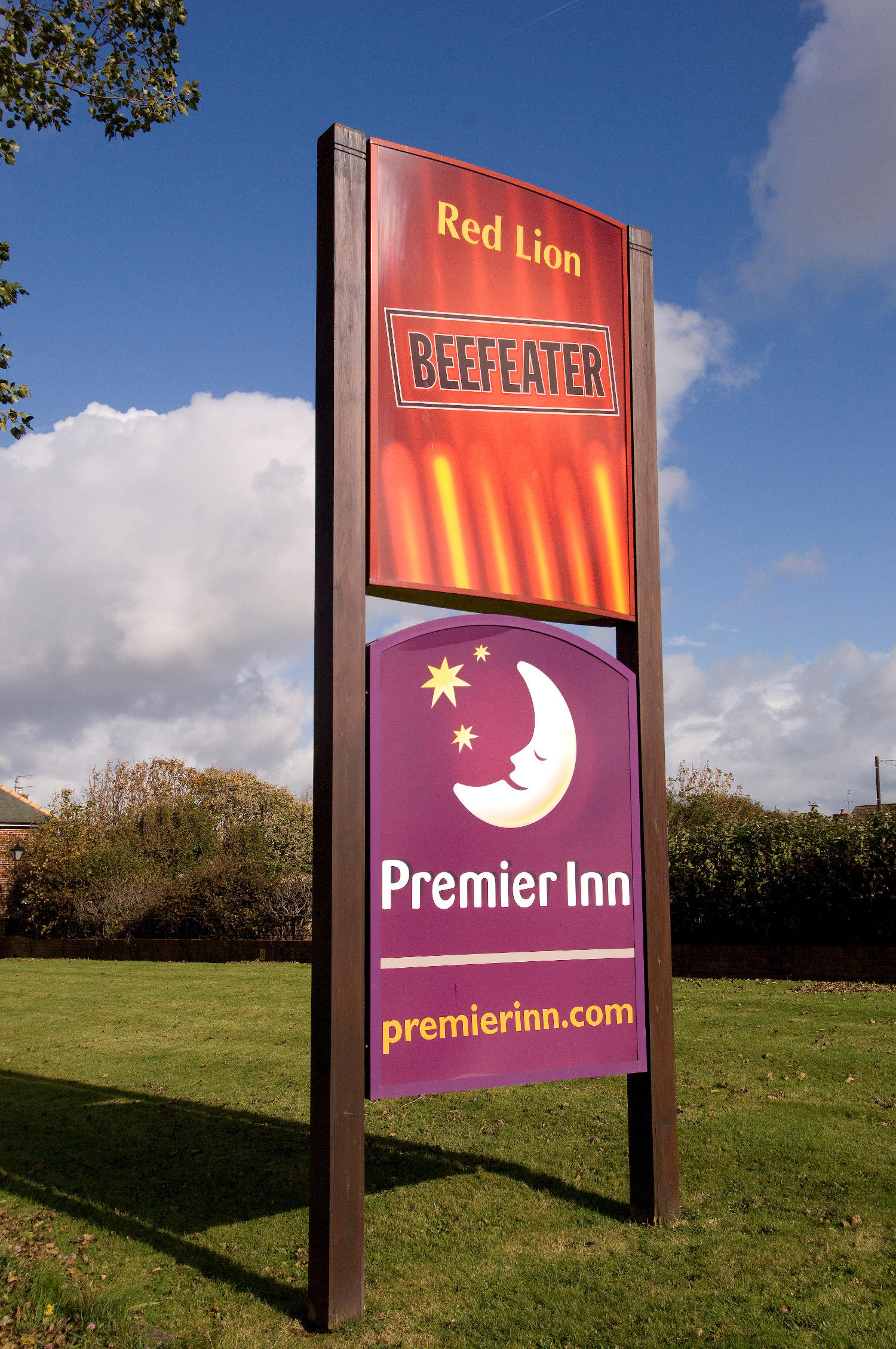 Beefeater restaurant exterior Premier Inn Blackpool Bispham hotel Blackpool 03337 773918