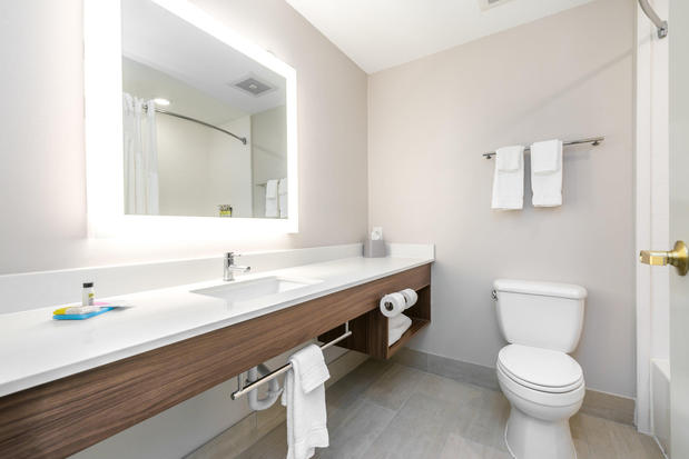 Images Holiday Inn Express & Suites Lagrange by IHG