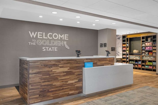 Images Hampton Inn & Suites Bakersfield Central