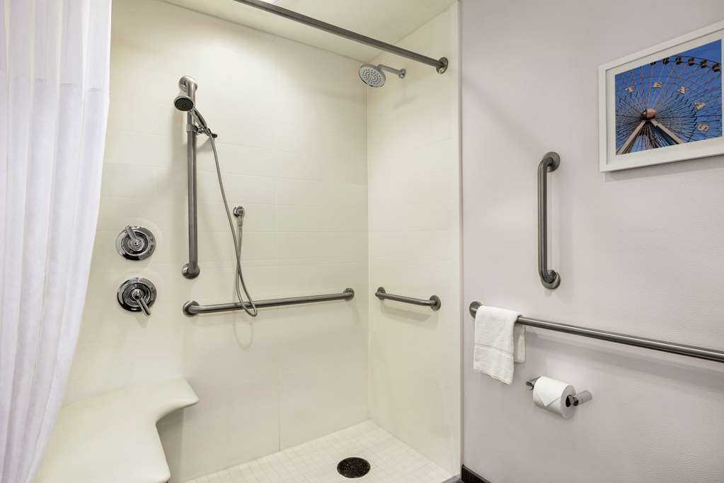 Guest room bath
