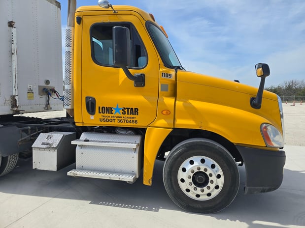 Images Lone Star Truck Driving Academy - Greensboro