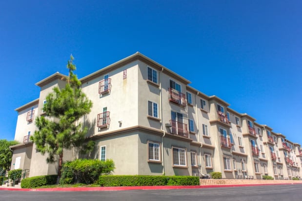 Images CASTAIC LAKE SENIOR VILLAGE